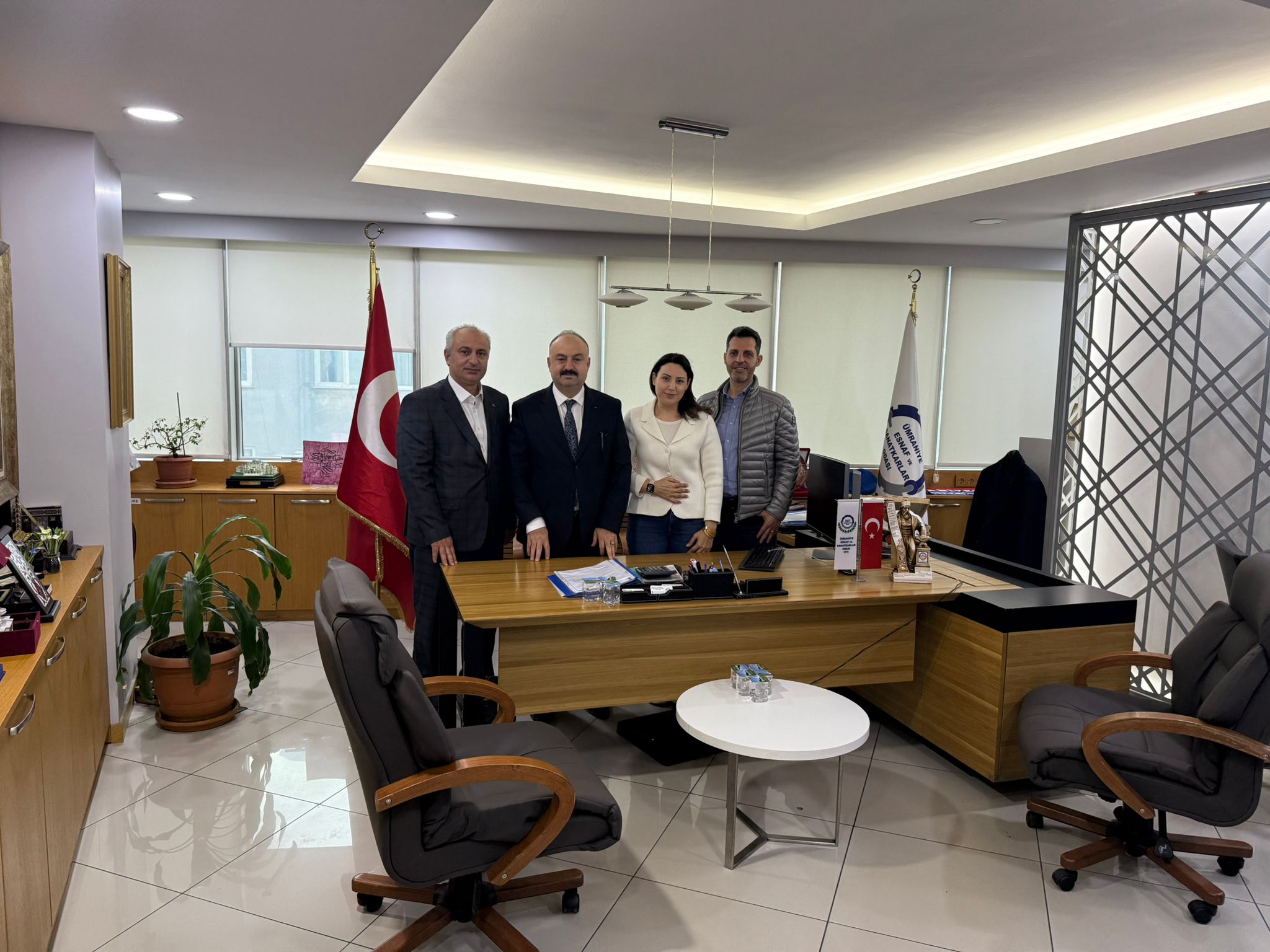  Özdil’den Esnafa Müjde: Faizsiz POS Sistemi İçin Önemli Ziyaretçilerle Görüşme