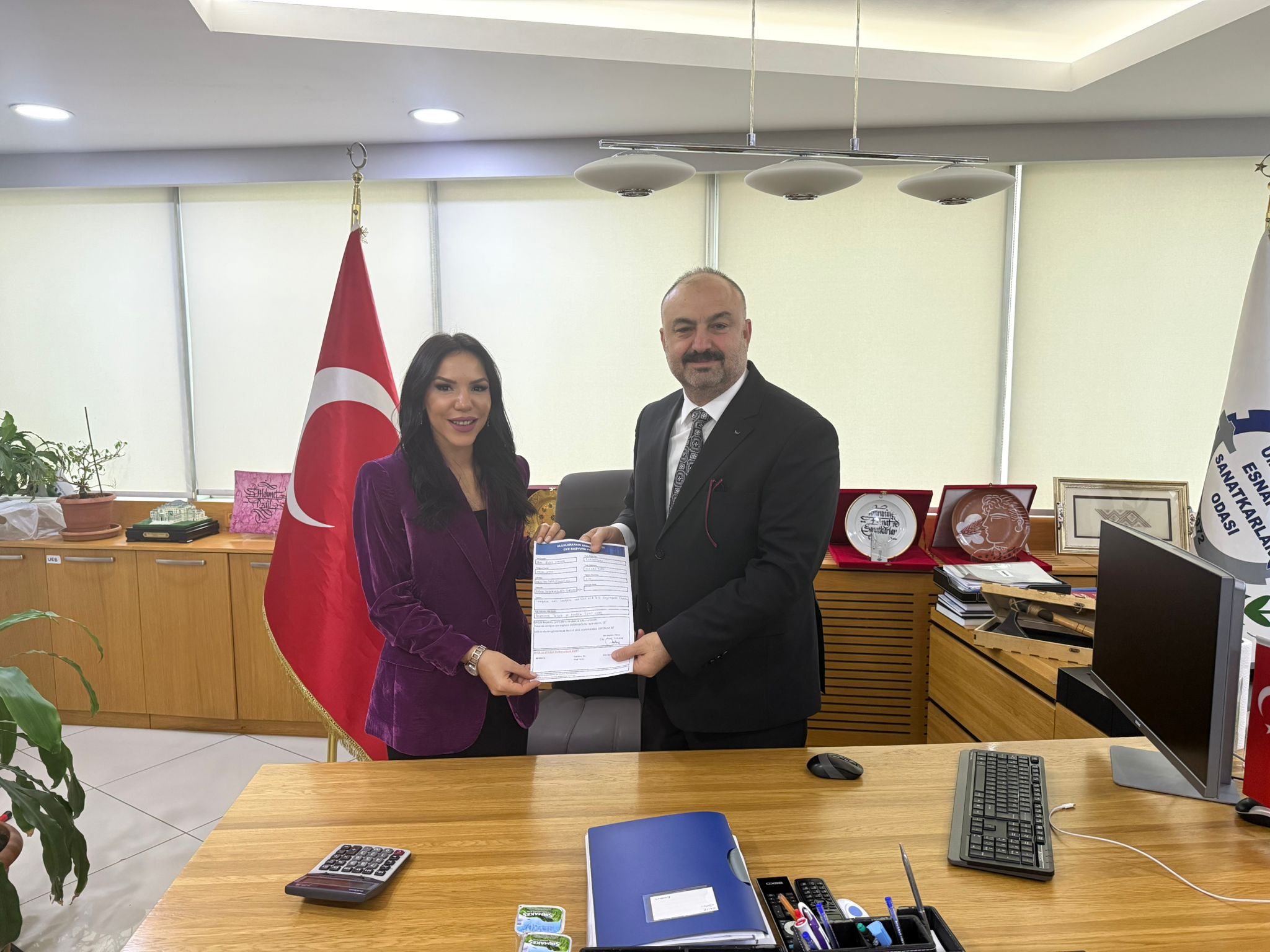 UEB Genel Başkanı Mehmet Özdil’e Bayrampaşa Berberler Odası Başkanı Eda Yıldız Karadağ 'dan Hayırlı Olsun Ziyareti