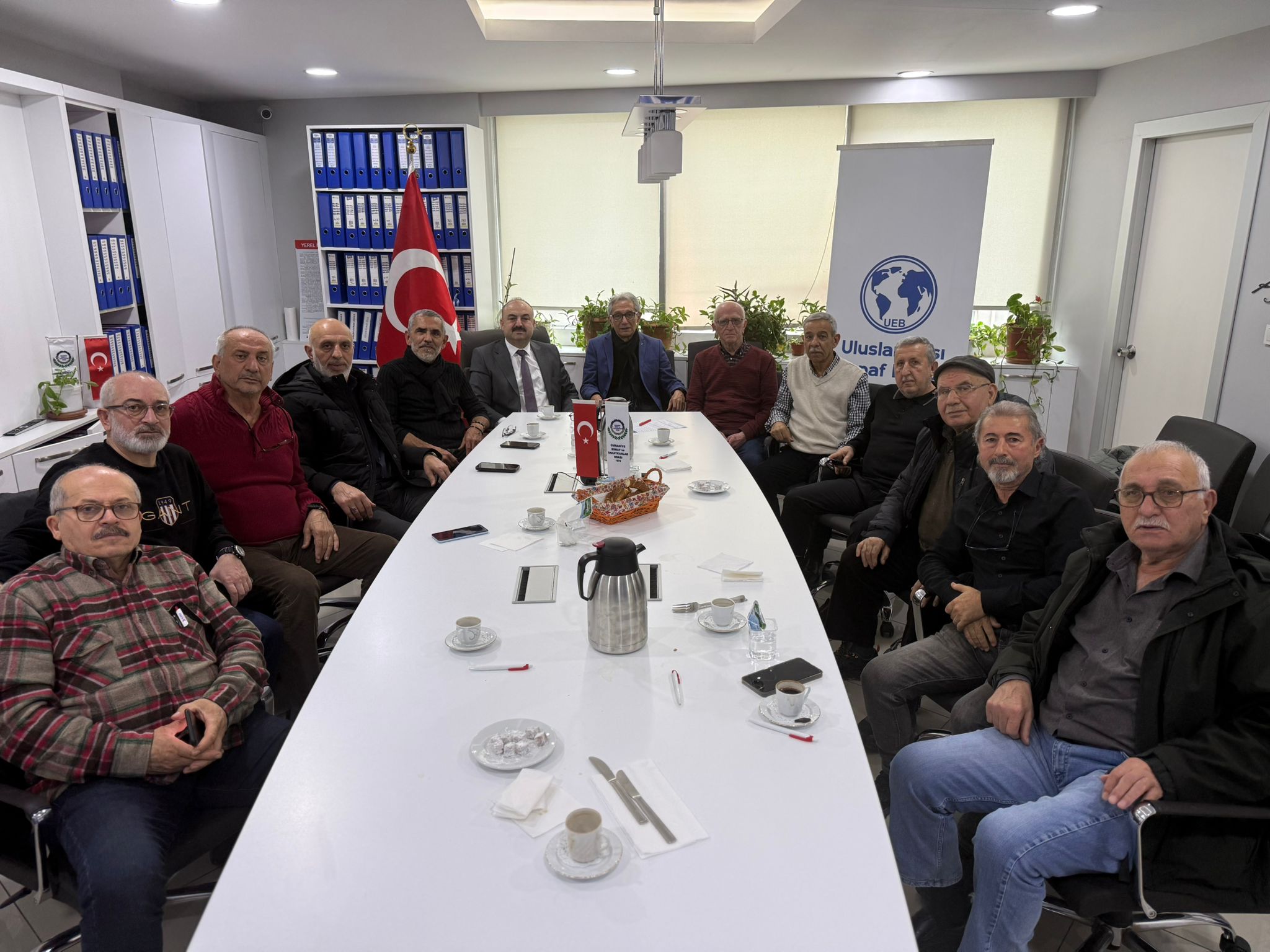 Esnafın Nabzı Ümraniye’de Tutuluyor; Mehmet Özdil, Yamanevler Grubu Üyelerini Esnaf Odasında Ağırladı