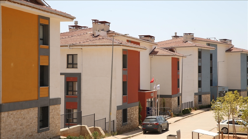 Asrın felaketinden etkilenen Tut ilçesindeki deprem konutlarında yaşam başladı